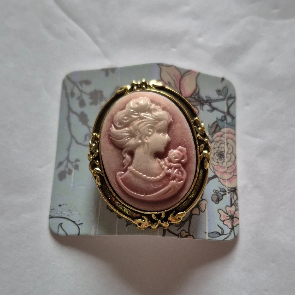 New Goldtone Cameo Brooch.
